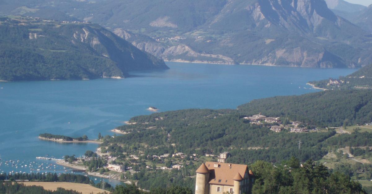 PRUNIÈRES... c'est son château