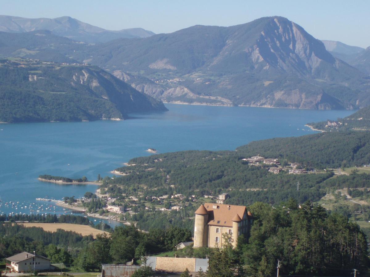 PRUNIÈRES... c'est son château